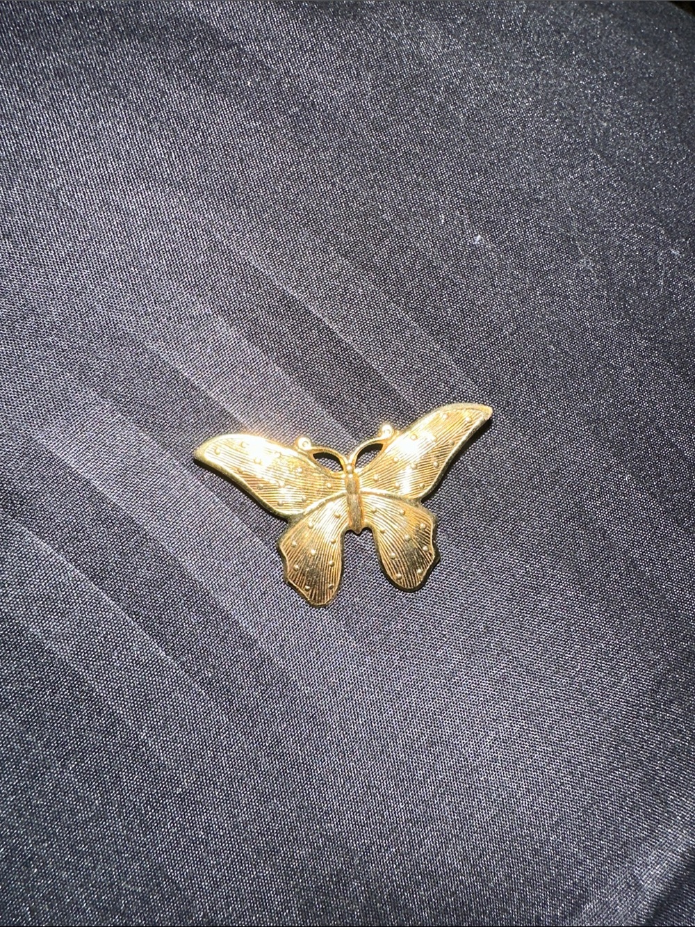 Vintage Gold Butterfly Brooch Pin - Elegant Women's Accessoryi